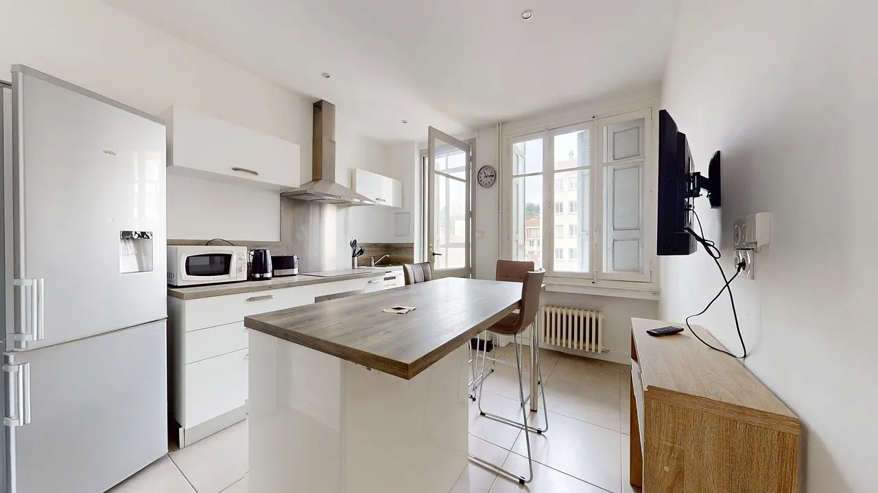 Appartement meublé de 82.65m2 - 875€ - Saint-Étienne
