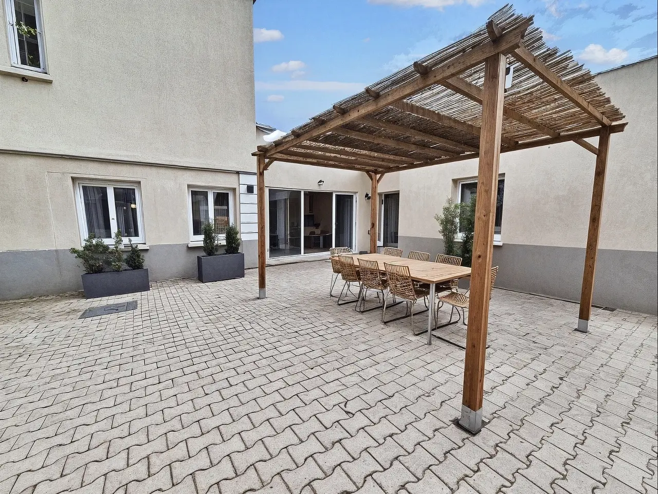 Colocation meublée de 356.84m2 - 645€ - Bron