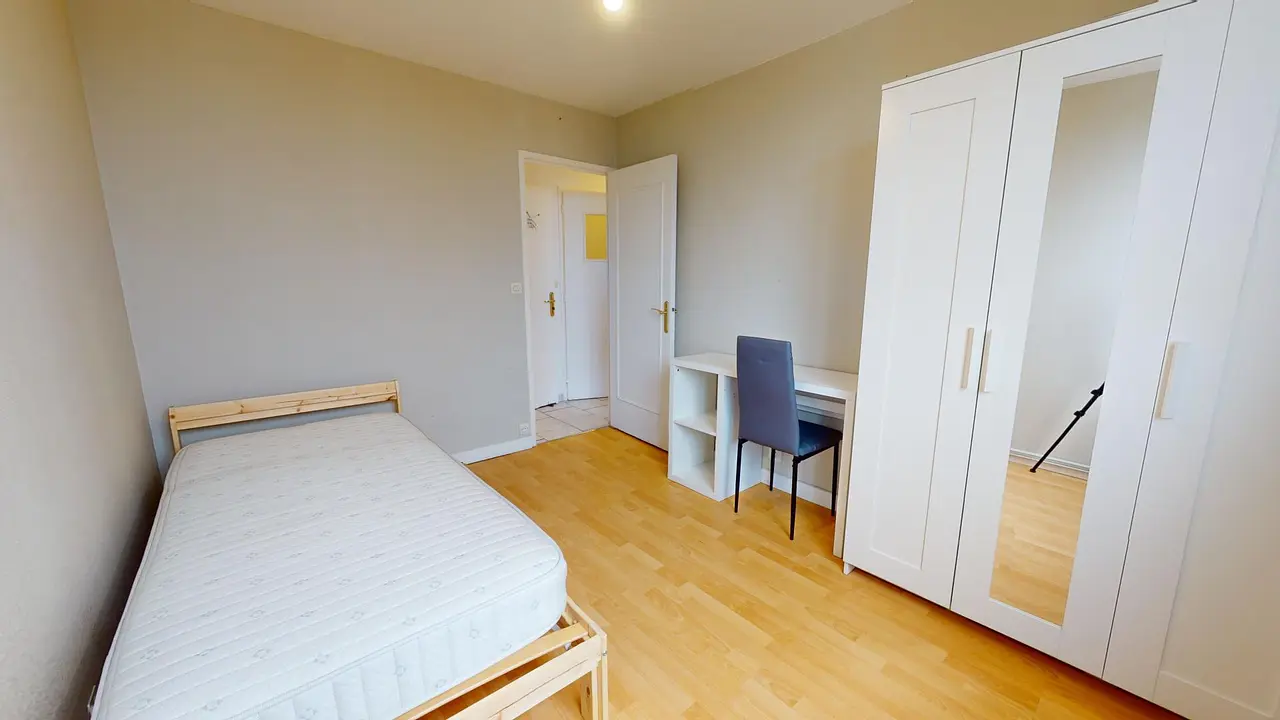 Colocation meublée de 77.0m2 - 360€ - Saint-Fons