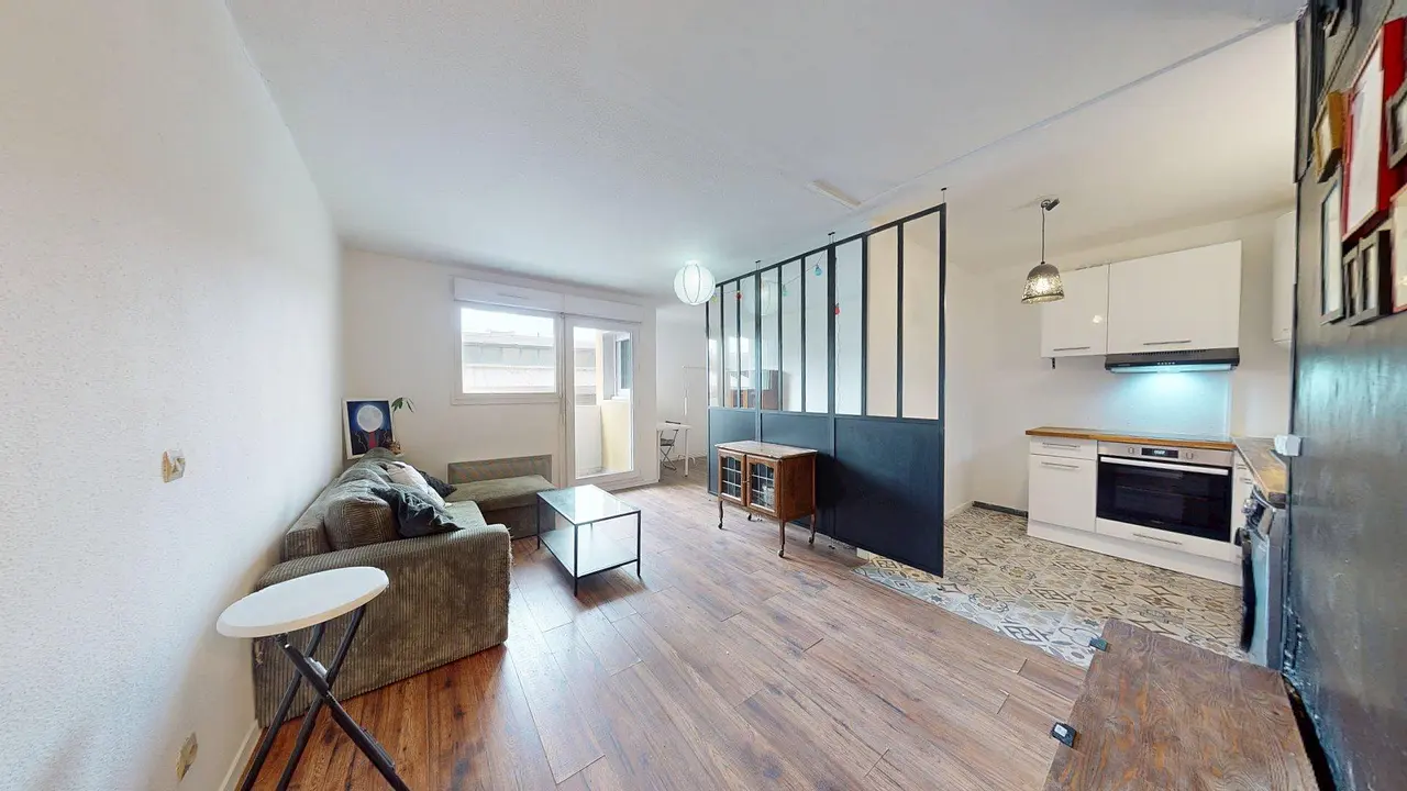 Appartement meublé de 32.0m2 - 650€ - Vaulx-en-Velin