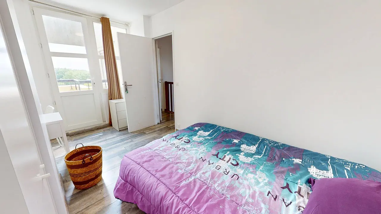 Colocation meublée de 93.09m2 - 480€ - Évry