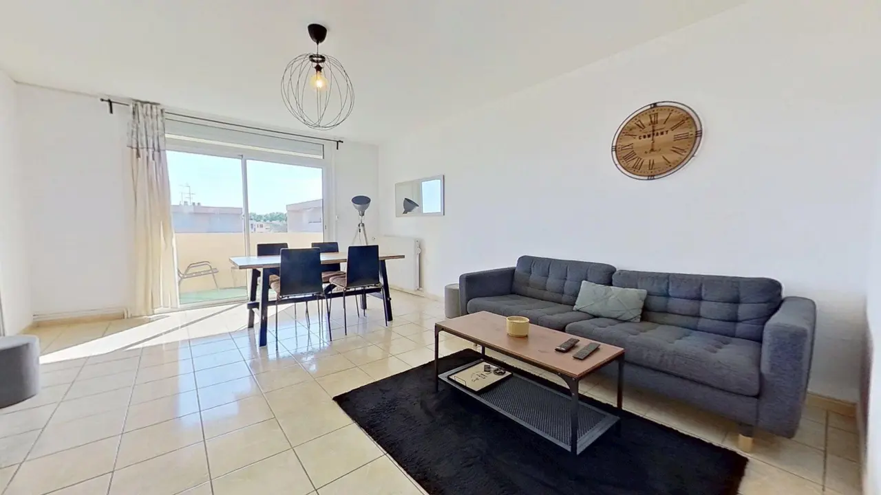 Appartement meublé de 82.46m2 - 980€ - Nîmes