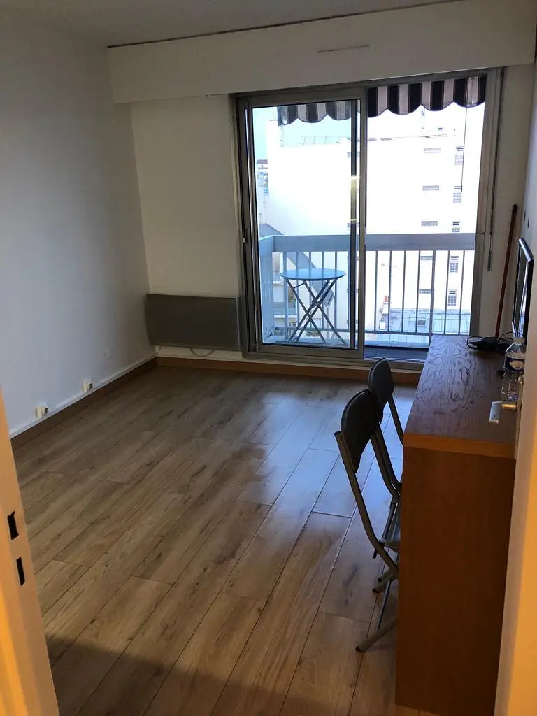 Appartement non meublé de 17.71m2 - 609€ - Paris