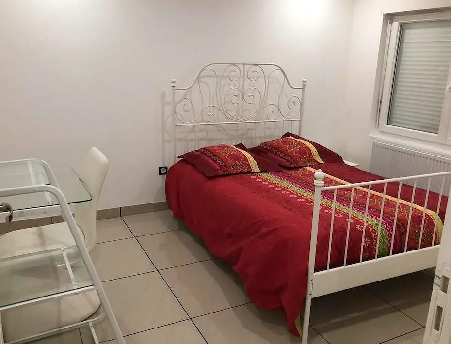 Colocation meublée de 102.0m2 - 517€ - Vénissieux