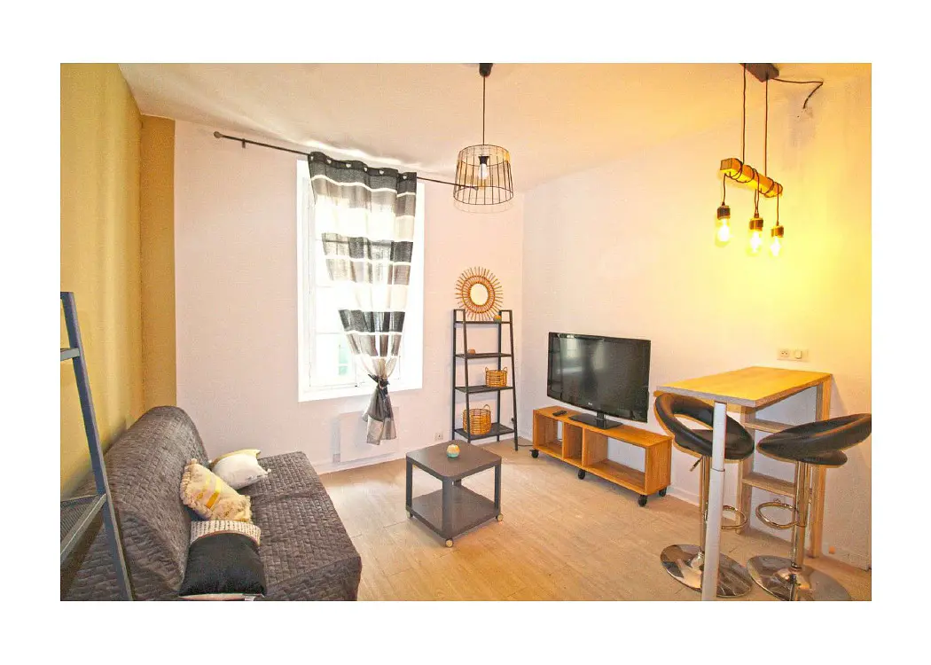 Appartement meublé de 23.0m2 - 605€ - Marseille