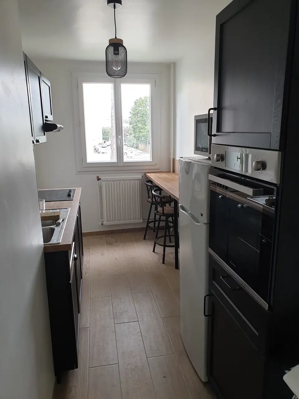 📍 Chambre disponible dans une colocation de 3 filles – Villeurbanne, métro Flac