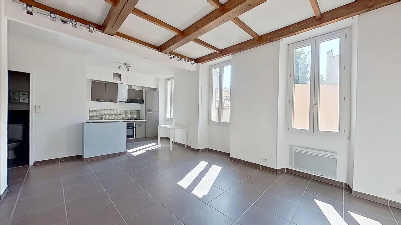 Appartement meublé de 40.18m2 - 595€ - Marseille