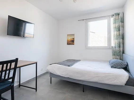 Chambre meublée disponible en colocation – Marseille 5ème (13005)