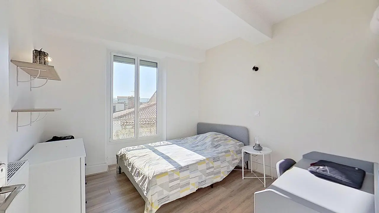 Colocation meublée de 161.4m2 - 370€ - Valence