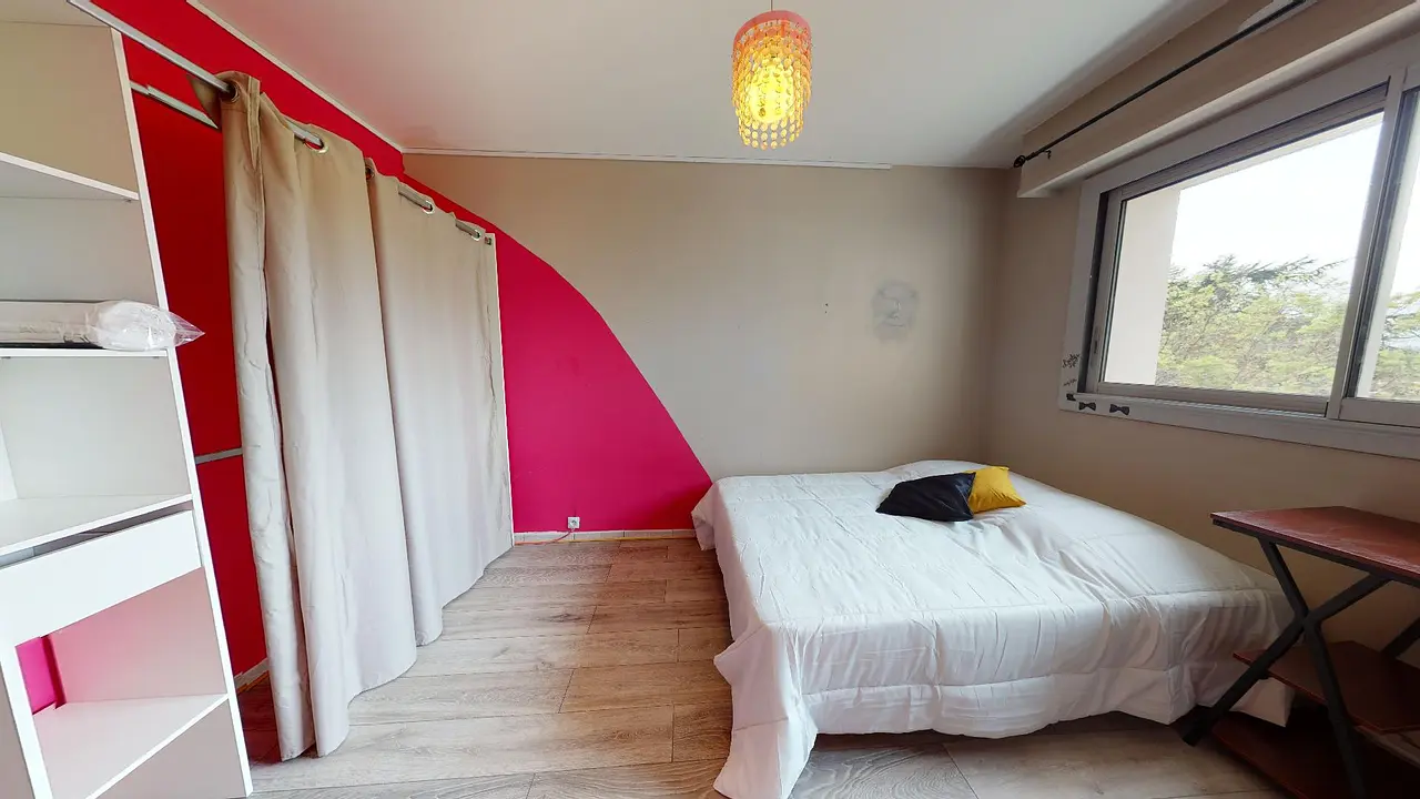 Colocation meublée de 95.0m2 - 518€ - Vénissieux