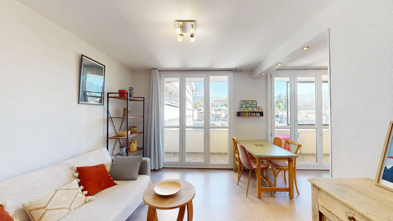 Appartement meublé de 51.11m2 - 930€ - Chambéry