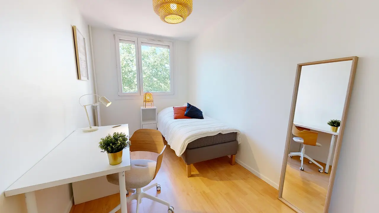 Colocation meublée de 104.0m2 - 470€ - Vénissieux