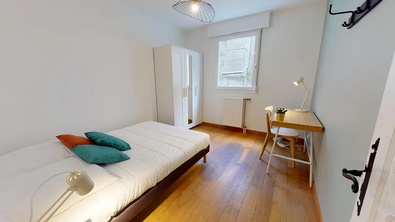 Colocation meublée de 98.0m2 - 612€ - Lyon